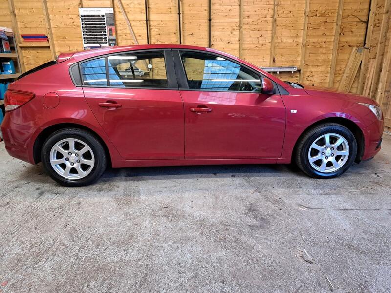 View CHEVROLET CRUZE 1.7 VCDi LT 