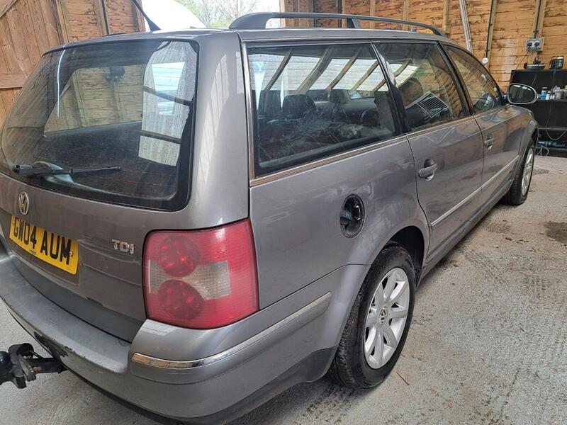 View VOLKSWAGEN PASSAT 1.9 TDI PD Highline