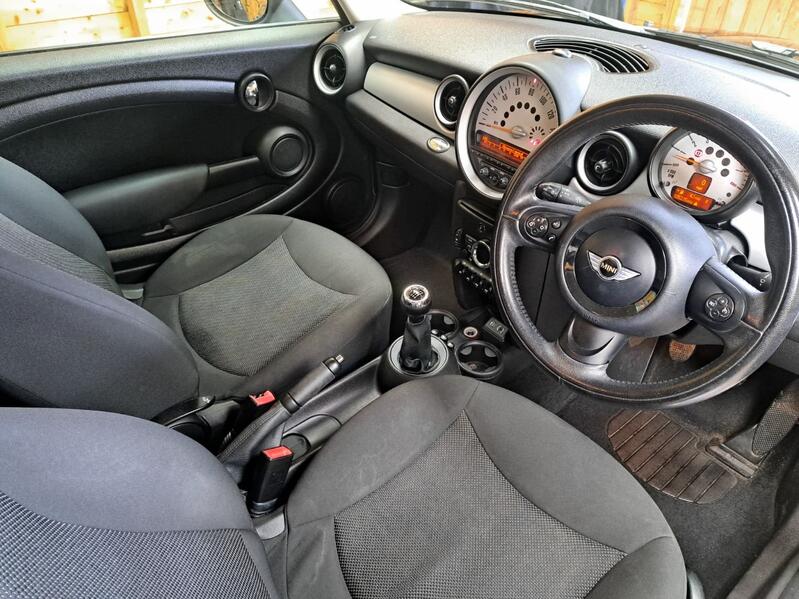 MINI HATCH