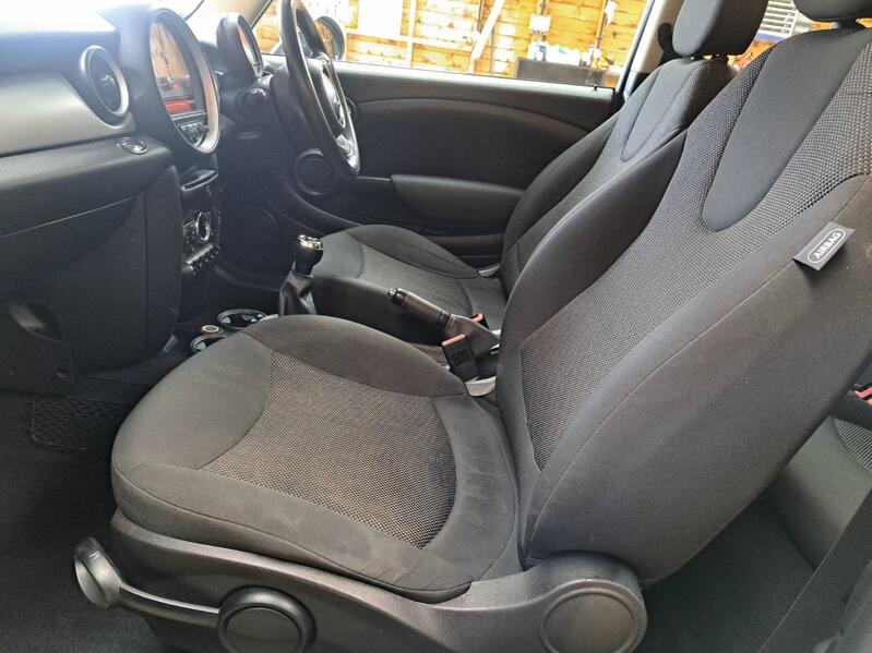 MINI HATCH