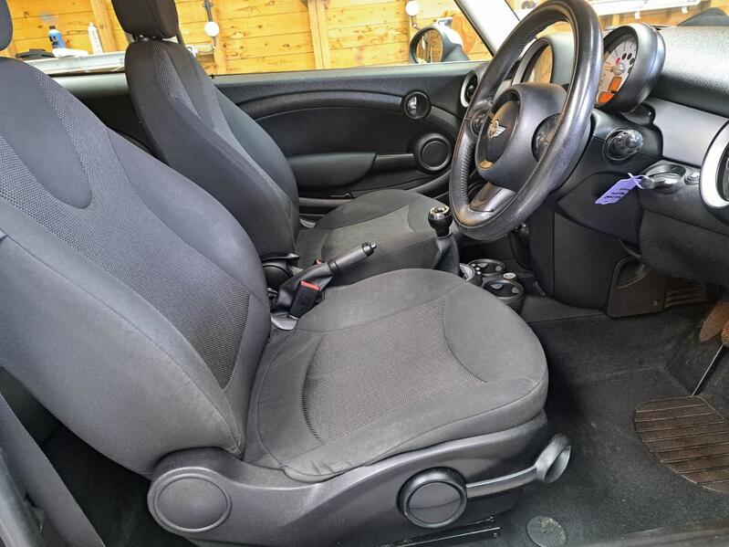 MINI HATCH