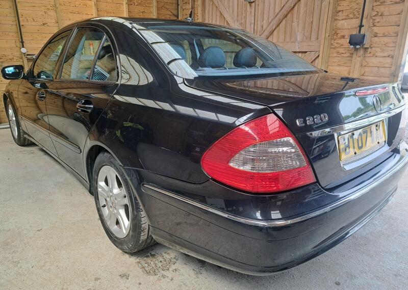 View MERCEDES-BENZ E CLASS 2.1 E220 CDI Avantgarde