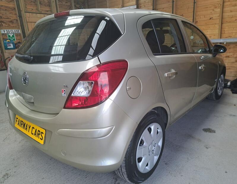 View VAUXHALL CORSA 1.4 i 16v Club