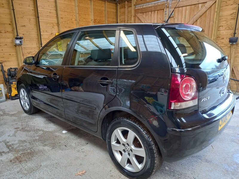 VOLKSWAGEN POLO