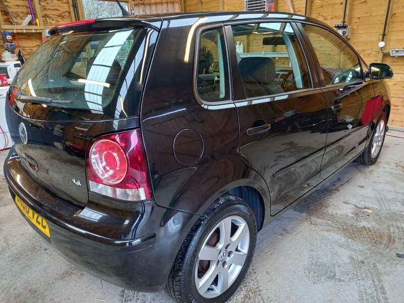 VOLKSWAGEN POLO