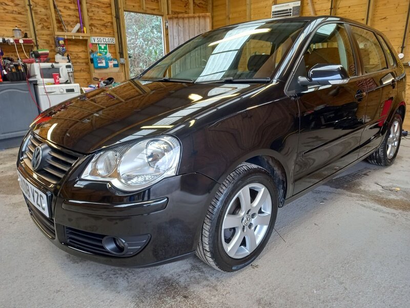 VOLKSWAGEN POLO