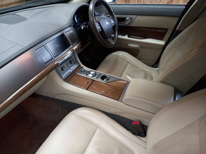 JAGUAR XF