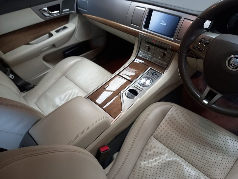 JAGUAR XF