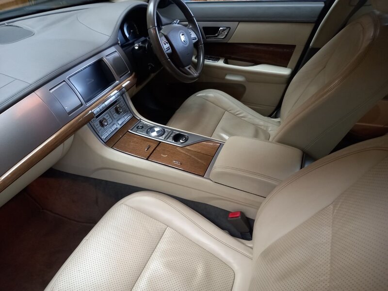 JAGUAR XF