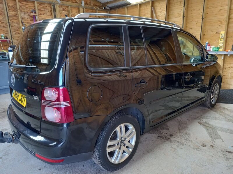 VOLKSWAGEN TOURAN