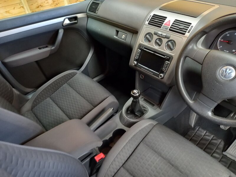 VOLKSWAGEN TOURAN