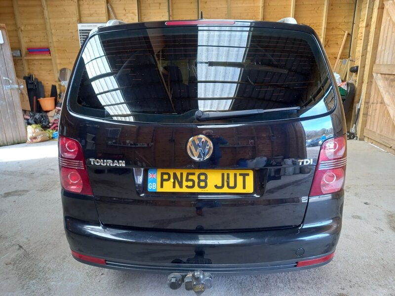 VOLKSWAGEN TOURAN
