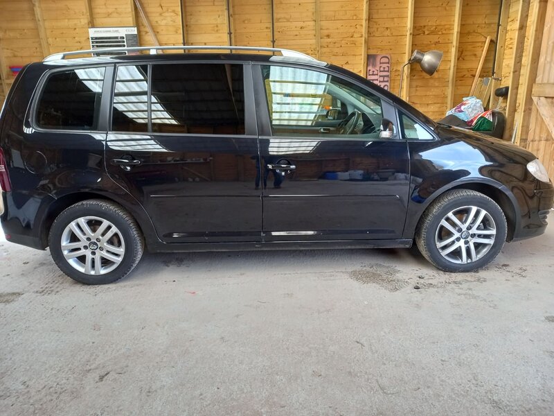 View VOLKSWAGEN TOURAN SE TDI 105