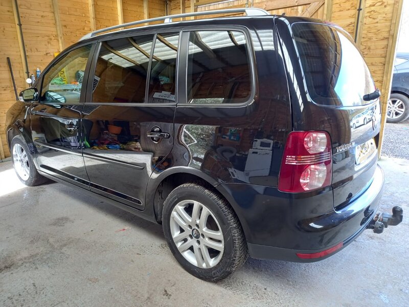 VOLKSWAGEN TOURAN