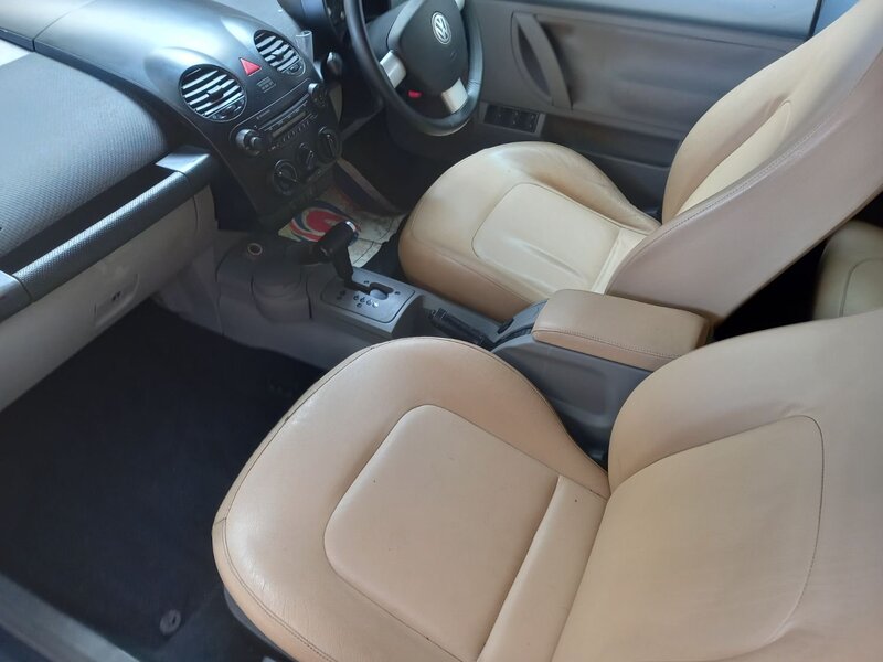 VOLKSWAGEN BEETLE