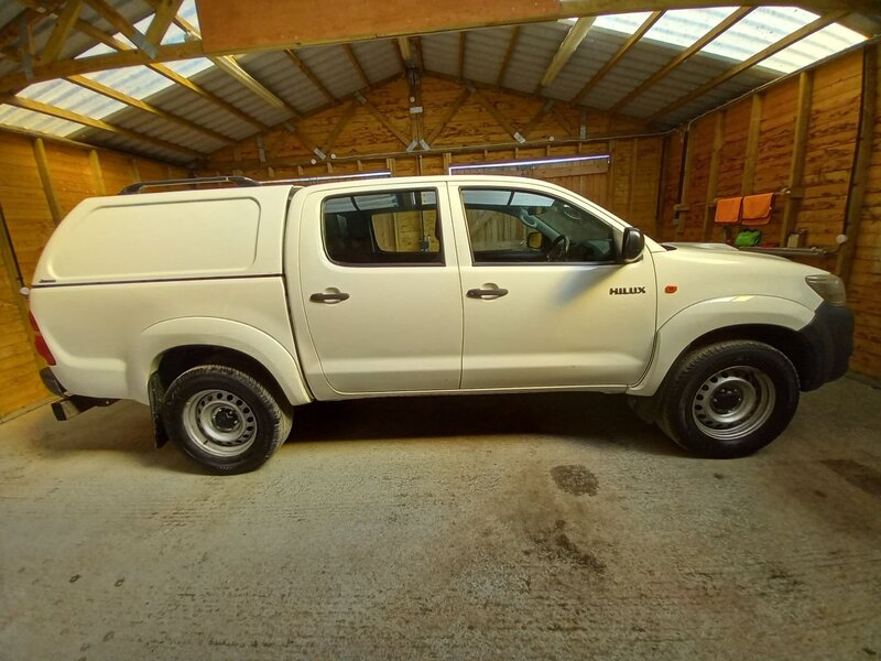 View TOYOTA HILUX ACTIVE 4X4 D-4D DCB