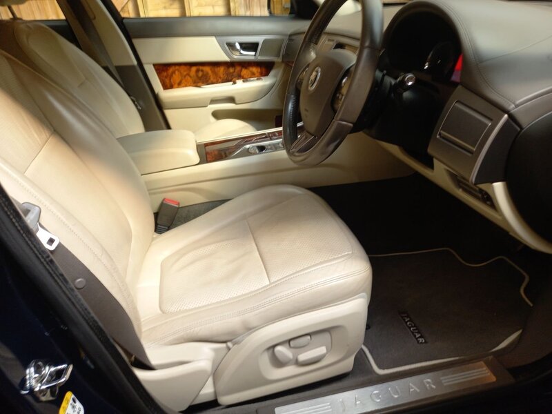 JAGUAR XF